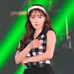 【写真特集】三上悠亜、「関コレ」でノースリーブの二の腕見せコーデを披露＜KANSAI COLLECTION 2023 S/S＞