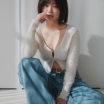 大原優乃、ふっくら美バスト披露の2023年カレンダーショット公開に反響ぞくぞく！