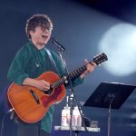 ポルノグラフィティ・岡野昭仁、『サウダージ』、『ハネウマライダー』など名曲を弾き語り＜ギタージャンボリー2023＞