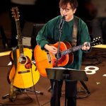 ポルノグラフィティ・岡野昭仁、『サウダージ』、『ハネウマライダー』など名曲を弾き語り＜ギタージャンボリー2023＞