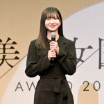 昨年グランプリの菅原夕亜、美脚見せコーデでプレゼンターとして参加＜美少女図鑑AWARD 2023＞