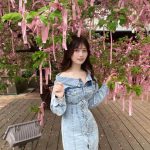 佐藤かれん、野外で美デコルテ全開にファンどぎまぎ