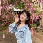 佐藤かれん、野外で美デコルテ全開にファンどぎまぎ