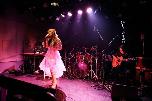 まるり、誕生日の初ワンマンライブで6月からの初ワンマン・ツアーを発表
