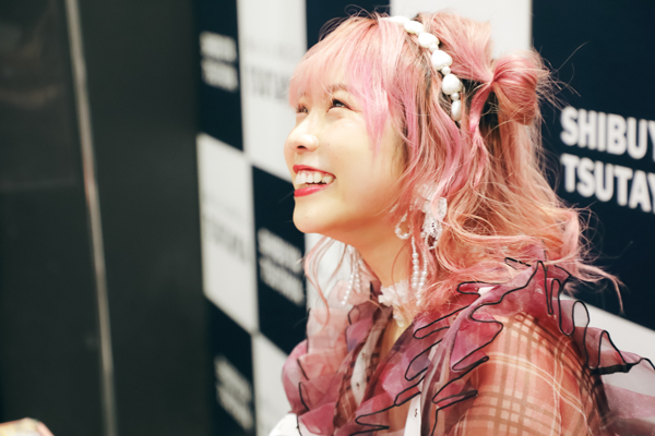 戸田真琴、フォトブック発売イベントで久しぶりにファンと再会