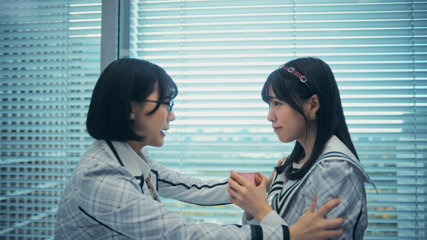 HKT48・田中美久、悲しむ運上弘菜に迫真の演技！M&Aベストパートナーズ新CM放映スタート
