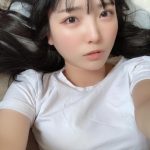 #よーよーよー・由良ゆら「めくってね」、シャツをめくって下着があらわに！