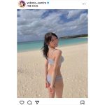 横野すみれ、ポニテなびかせる振り向きビキニで笑顔をお届け！