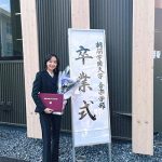 Cocomi、大学を3年で卒業！上品なスーツ姿に爽やかな笑顔を披露