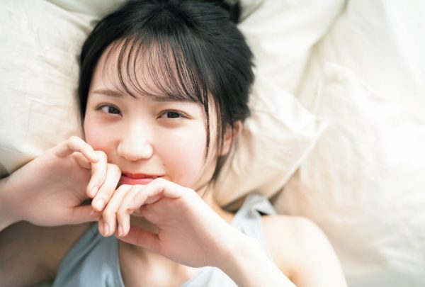 ＝LOVE・野口衣織、「blt graph.」セブンネット限定表紙版で見せる透明肌