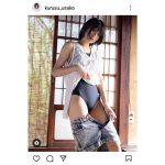 来栖うさこ、下ろしたショートパンツから競泳水着に太もも見せつけ！