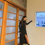 みちょぱ(池田美優)、スリットワンピから鍛え上げられた美脚を披露！