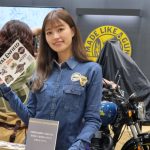 【写真特集】美女コンパニオンがROYAL ENFIELD(ロイヤルエンフィールド)ブースに登場！ ＜第50回東京モーターサイクルショー＞