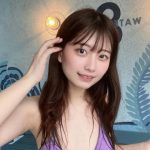 インフルエンサー・佐藤かれん、脇見せショットで見事なクビレを披露