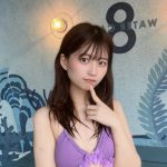 インフルエンサー・佐藤かれん、脇見せショットで見事なクビレを披露