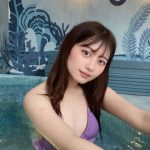 インフルエンサー・佐藤かれん、脇見せショットで見事なクビレを披露