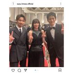 広瀬すず、優秀主演女優賞受賞を報告！美しい肩出しドレスで松坂桃李、横浜流星との3ショットを披露