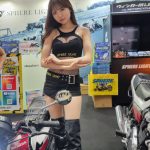【動画】宇都宮茜・立花あい・綺咲あみら美しすぎるコンパニオンがSPHERELIGHT(スフィアライト)にセクシーなブラックコーデで登場！＜第50回東京モーターサイクルショー＞