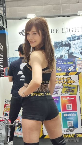 【動画】宇都宮茜・立花あい・綺咲あみら美しすぎるコンパニオンがSPHERELIGHT(スフィアライト)にセクシーなブラックコーデで登場！＜第50回東京モーターサイクルショー＞