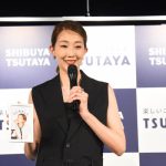 紅ゆずるが写真集「悪い女 A BAD WOMAN」の発売イベントに登場