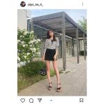 レースクイーン・桜田莉奈、ミニスカートから伸びた見事な美脚を披露！