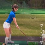 ゴルフインフルエンサー・藤澤響花、超ミニのゴルフウエアで超絶プロポーションを披露！