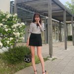 レースクイーン・桜田莉奈、ミニスカートから伸びた見事な美脚を披露！