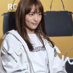 【動画】川口春奈、全身ホワイトコーデでFENDIフォトコールに登場！カラフルなハンドバッグが映える