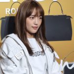 【動画】川口春奈、全身ホワイトコーデでFENDIフォトコールに登場！カラフルなハンドバッグが映える