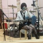 あのちゃん、ミニスカ×黒タイツ越しの美脚に歓喜の声