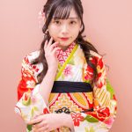 TikTokで話題の八木沢あやが艶やかな振袖姿を披露