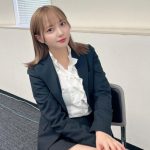 NMB48・堀詩音、スーツでのぞかせた太ももで釘付け！
