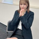 NMB48・堀詩音、スーツでのぞかせた太ももで釘付け！