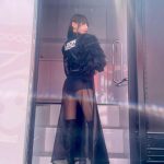 浜嶋りな、シースルーのスカートから美尻披露のバックショット公開