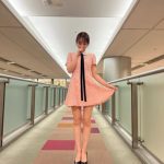 美脚ウマ女・神部美咲、ミニワンピから美脚をスラリと披露！「反則級の美脚」「美脚過ぎて、震える」の声も