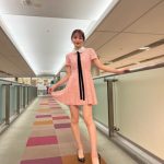 美脚ウマ女・神部美咲、ミニワンピから美脚をスラリと披露！「反則級の美脚」「美脚過ぎて、震える」の声も