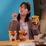 川栄李奈、新CMで梅沢富美男の『濃厚な白塗りメイク姿』に対抗！「私も負けないぐらい表情を使い分けた」