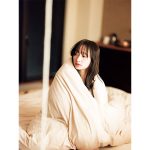 日向坂46・影山優佳、ランジェリー撮影に向けて緊張した様子をとらえた先行カットが解禁