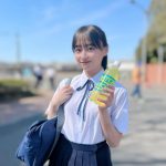 日向坂46・影山優佳、黒髪ポニーテールの爽やかな制服ショット公開！