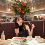 佐藤かれん、ノースリーブで食べる火鍋にモリモリ！