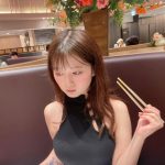 佐藤かれん、ノースリーブで食べる火鍋にモリモリ！