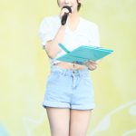 【写真特集】宮崎あみさ、美脚がまぶしいミニ丈デニムコーデでMCに挑戦！＜近代麻雀水着祭2023＞