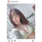 前田美里、自撮りでやわらかバスト披露
