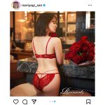 永尾まりや、赤×黒で魅せるランジェリー姿を艶やかに披露