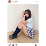 elsy・愛森ちえ、制服から生脚＆太ももをセクシーに見せつけ！