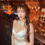 森咲智美、タイトなキャバドレスをゴージャスに着こなし