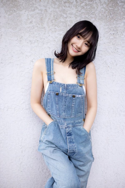 そよん、白ビキニで見せるメリハリ美ボディの誘惑