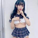 白石なこ（kimikara）、水着ハミ出る短丈制服をえちえちに着こなし！