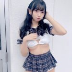 白石なこ（kimikara）、水着ハミ出る短丈制服をえちえちに着こなし！