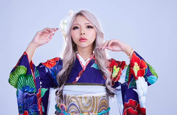 ギャルモデル・しゃんが振袖姿を披露「着物は深いなぁ」